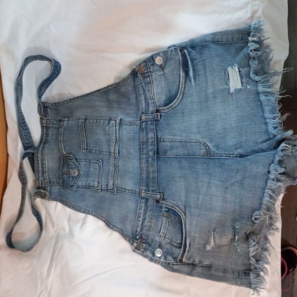 Rue21 Pants - Rue 21 Bib Overall Jean shorts, size 14